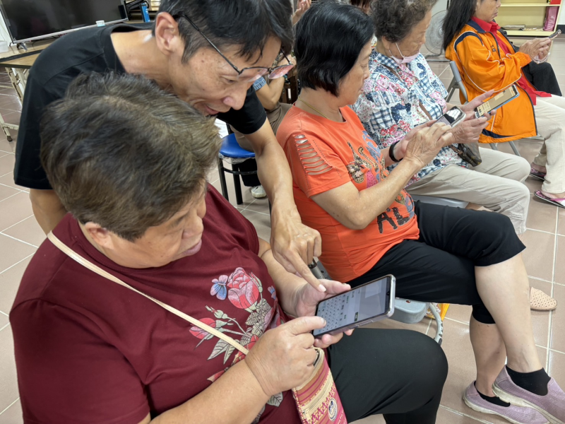 指導民衆設計自己的姓名貼