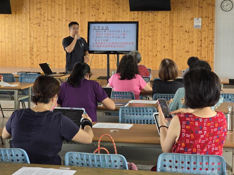 有些學員發現數位科技並不如想像中困難，只要願意學、慢慢練習，我們也可以跟得上時代。