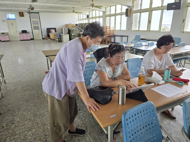 學員也會互相幫忙與交流，讓學習過程充滿正能量