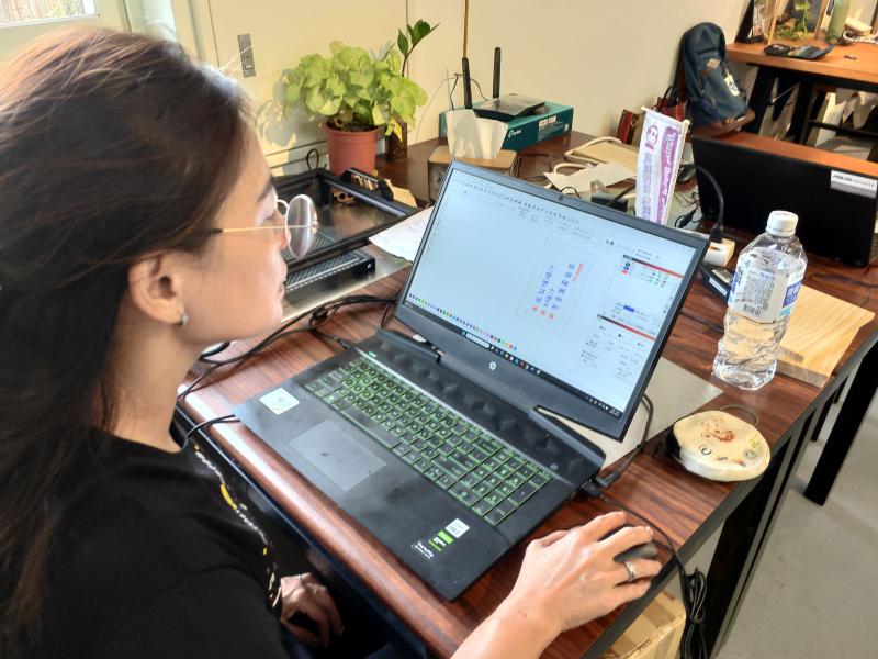 確定圖檔內容後，就可以開始著手設計啦!