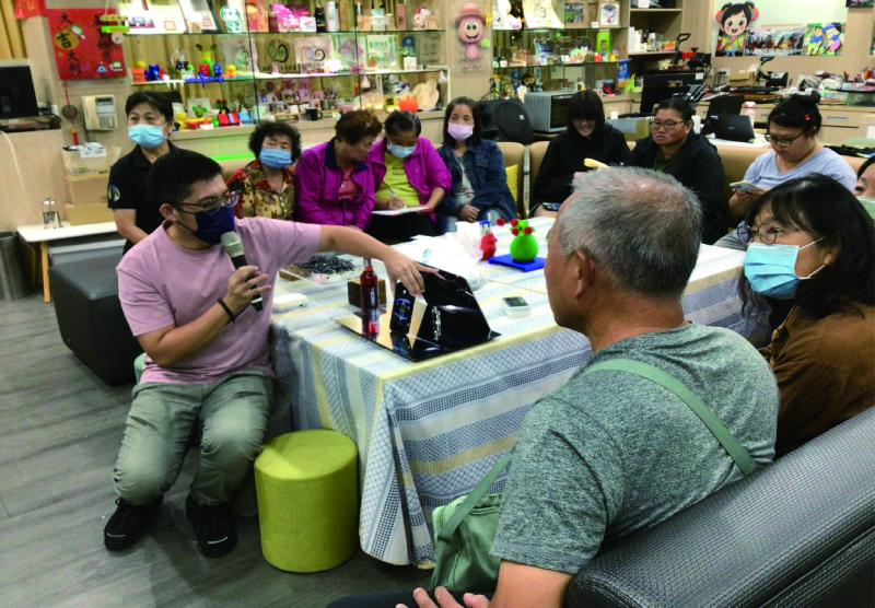 講師示範商品拍攝技巧