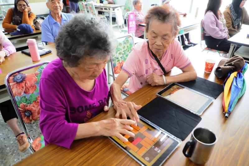 學員操作推木塊APP