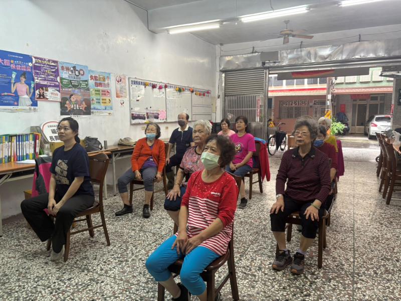 看見努力的成果 當影片播放出來時，看到自己拍攝並剪輯的淨灘畫面，內心十分感動。