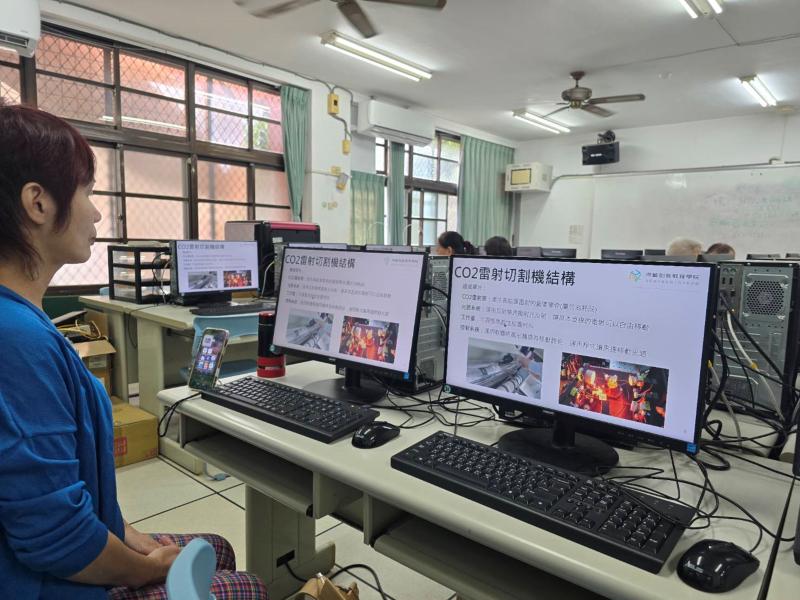 老師說明操作簡報