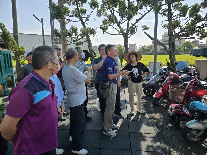 講師細心地指導每位學員如何起飛、降落、定點懸停及轉向拍攝，並示範如何透過鏡頭構圖來捕捉不同角度的畫面