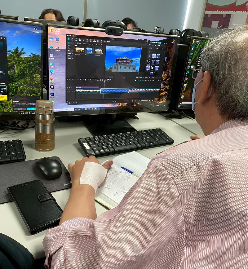 學員操作剪輯軟體