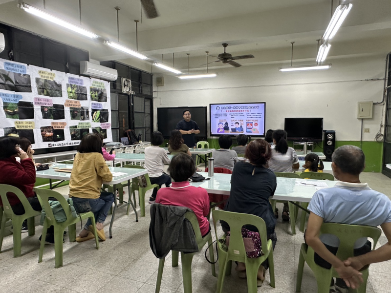 第二堂課，室內雷雕課程開始前，講師也為學員做近期資訊安全的宣導，包括個人資料的保護，以及使用小紅書等大陸APP外洩可能