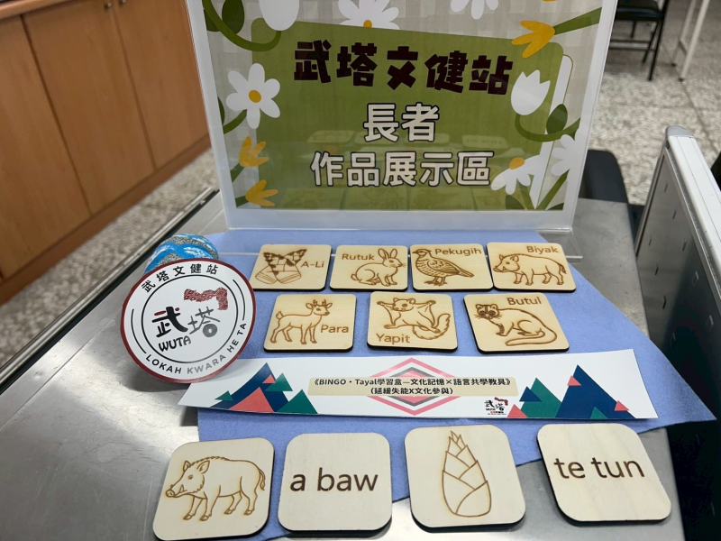 學員們完成了一件件獨一無二的吊飾、杯墊， 把在地文化轉化成能帶回家的小小紀念品 🎁