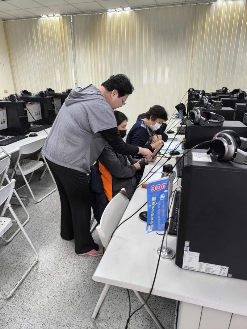 學員操作使用CapCut