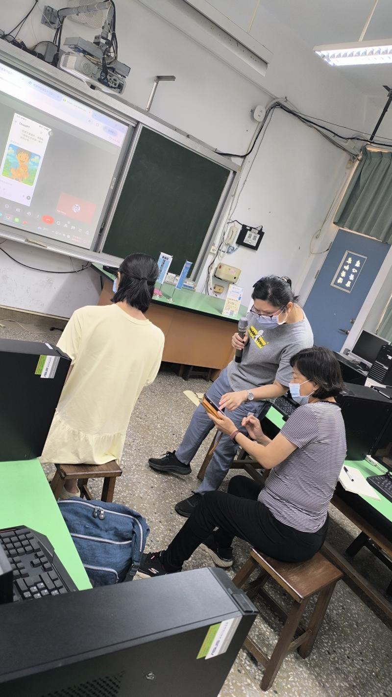 學員與老師討論