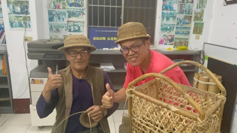 講師教我們將牧師的教學對話匯入 AI，它能迅速抓出重點，也能幫忙優化標題.只能說ai的功能著實令人驚奇.非常強大