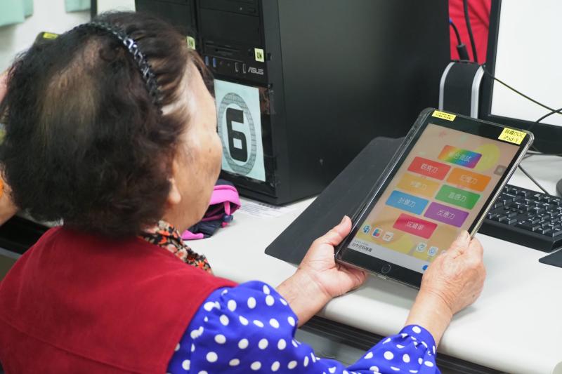 學員用平板鍛鍊反應判斷力