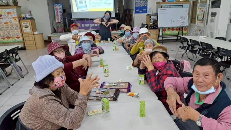 學員講師開心互動合照