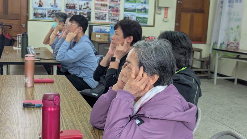 大駕一起護耳操