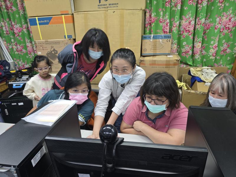 老師解決學員遇到的瓶頸。