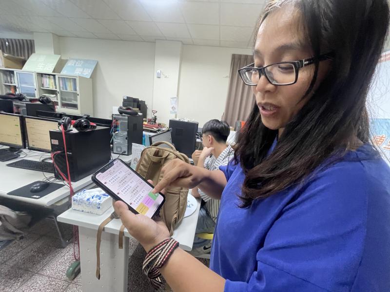 唐淑惠擔任11/15走讀活動的導覽老師，因此格外認真投入，希望當天就能產出實境解謎的雛形。