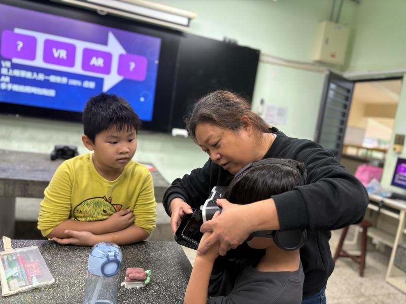 沉浸式互動讓我印象深刻，期待下次能探索更多場景。」