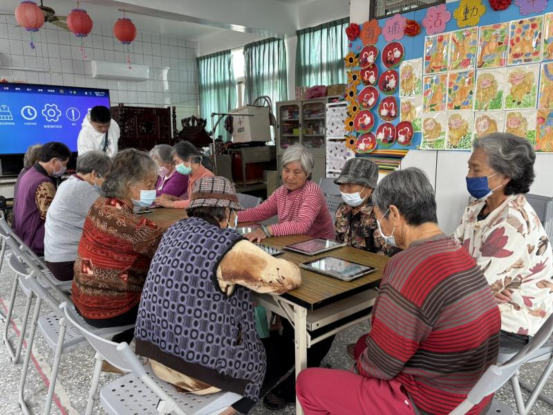 大家對平板電腦的介紹很有興趣