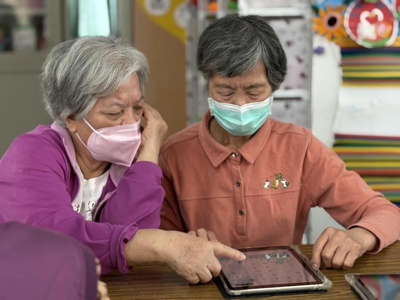 大家互相幫助，共同學習，氣氛融洽