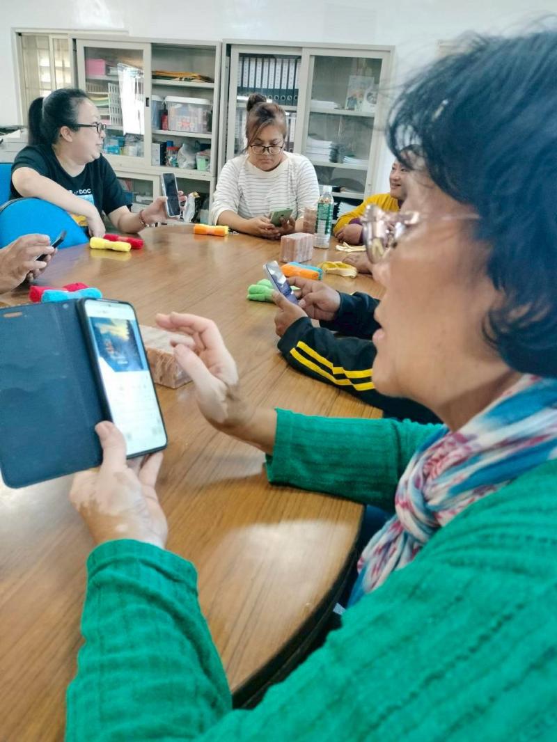 面對面的教學方式增強學員的理解力和參與感。