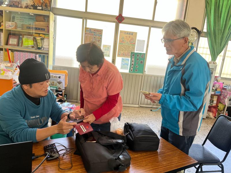 應用Gemini及GrokI軟體也能做出精彩作品。