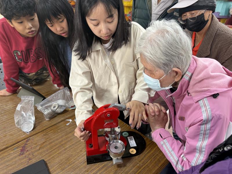 聽從講師的操作方式，完成作品