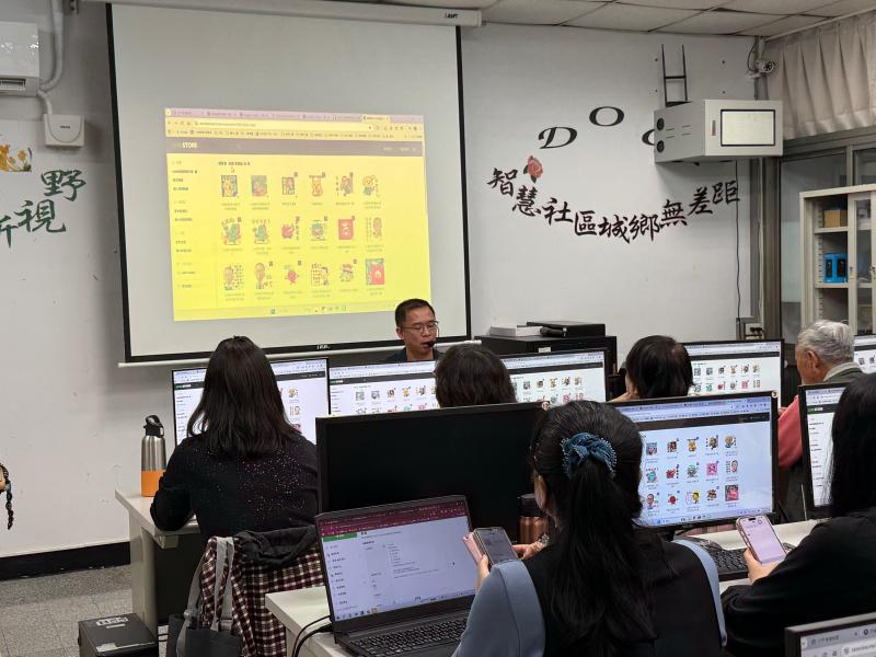 教學如何上架至LINE STORE，學員可以藉由LINE貼圖分享給朋友，讓學員多了一種表達生活與情感的方式。