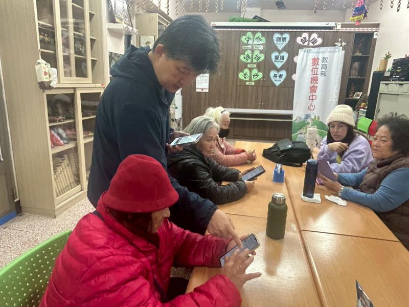 行動醫療應用的部分，長輩們覺得收穫最大的部分像是「健保快易通」和「行動健保卡」