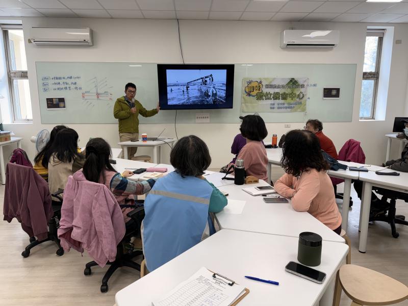 學員練習光暗參數控制，提升照片質感與拍攝技巧。