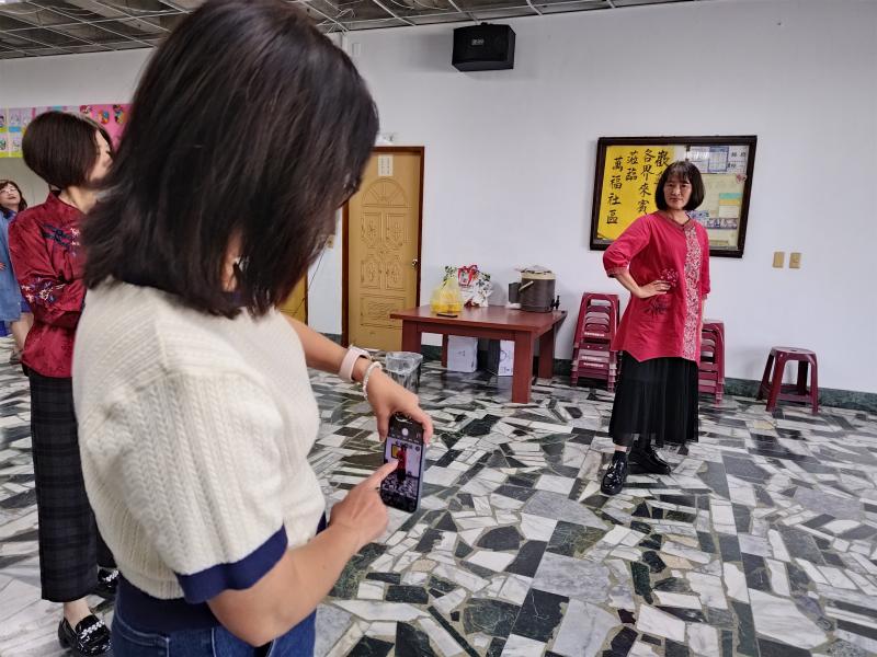 大家都開始運用課程所學進行實際操作。