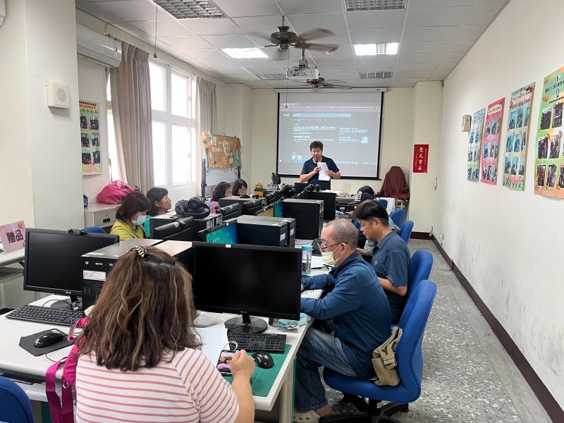 網站支援手機與電腦瀏覽,隨時查詢最新消息,讓學習資訊不漏接。