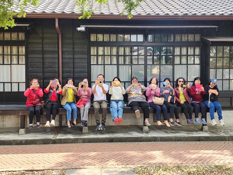 大家開心學習拍攝的團體照