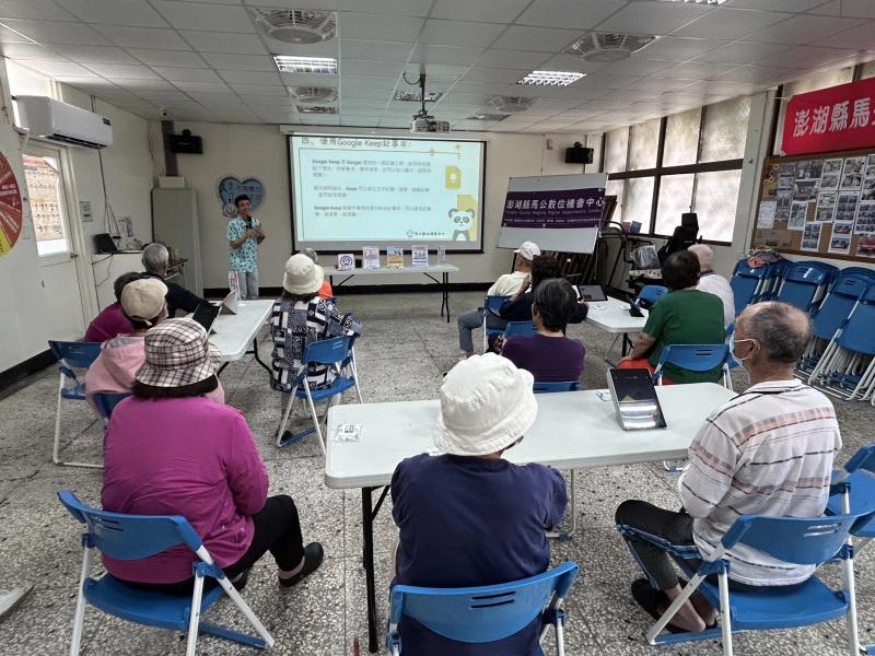 講師與學員一起演練操作流程