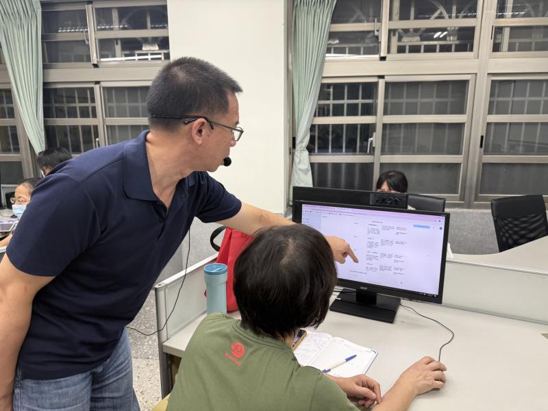 老師隨時幫學員解決問題點的疑惑