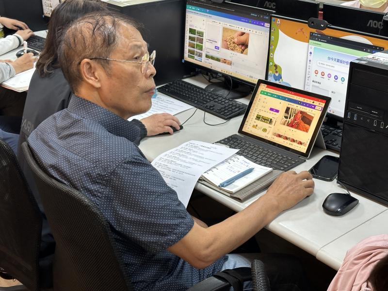 同學認真聽講