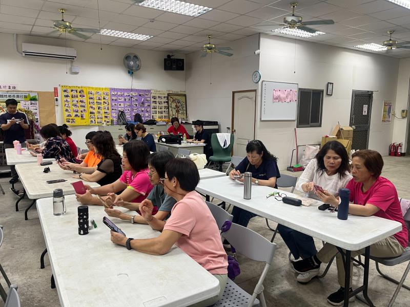 應立即撥打 165 反詐騙諮詢專線。