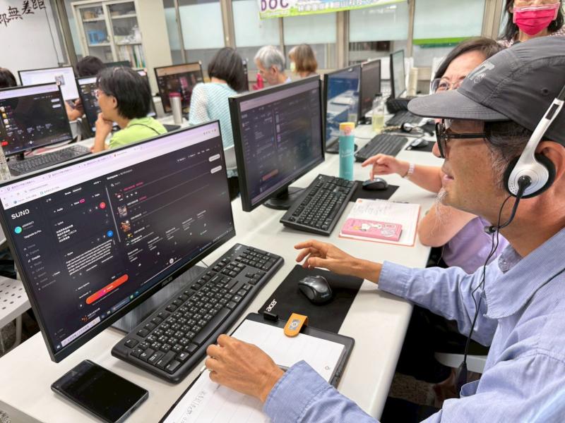 透過輸入關鍵字或簡單的歌詞內容，就能快速產出一首有旋律的歌曲，讓大家覺得既神奇又有成就感。