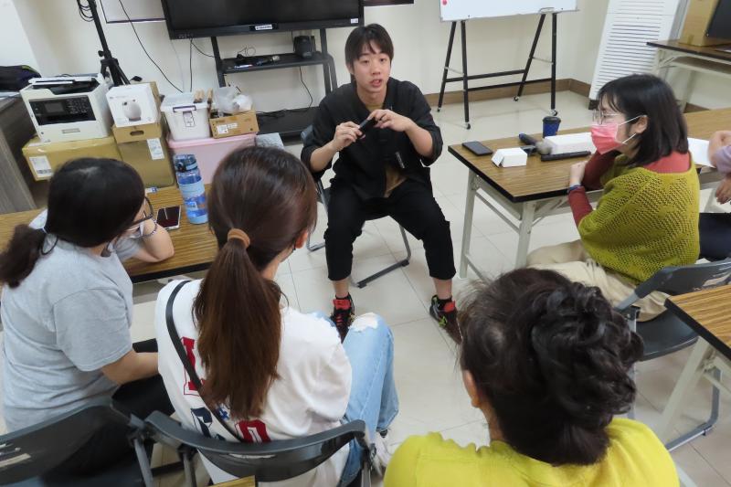 老師分組講解操作技巧