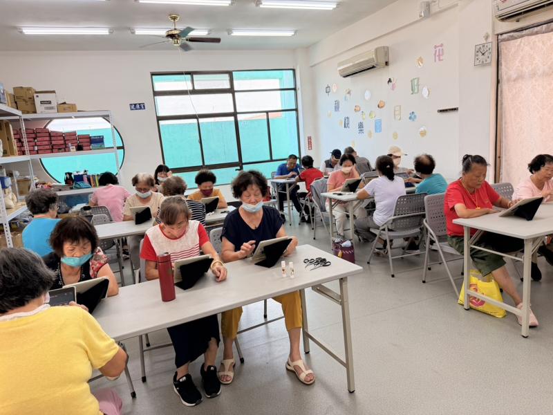 據點新衣輕鬆做-班服數位設計課-封面照