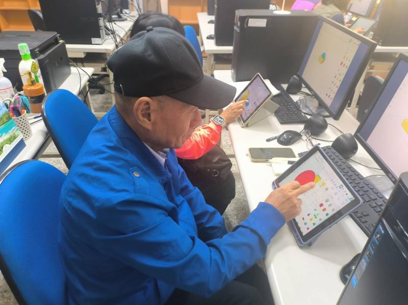 Tinkercad操作學習，累積設計能力