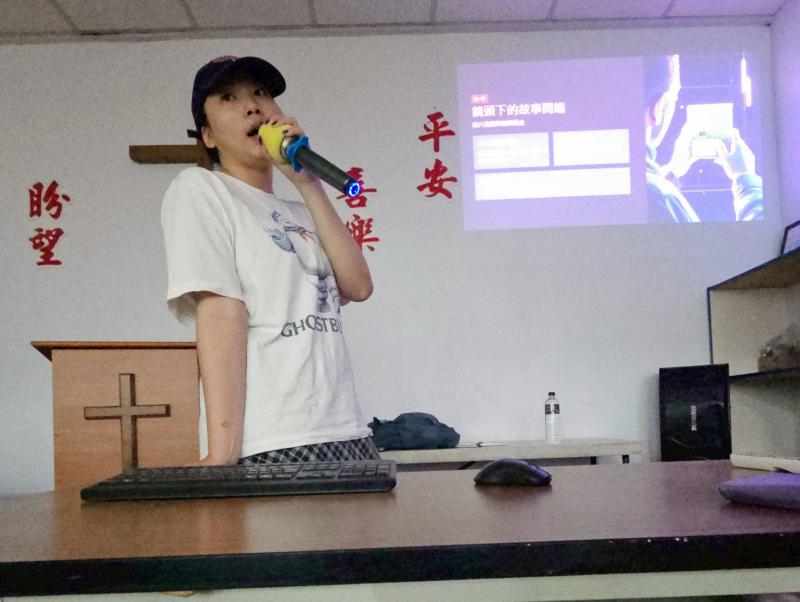 老師引發學員學習動機,培養觀察力與敏銳度,訓練批判性思考,提升語言表達與敘事能力