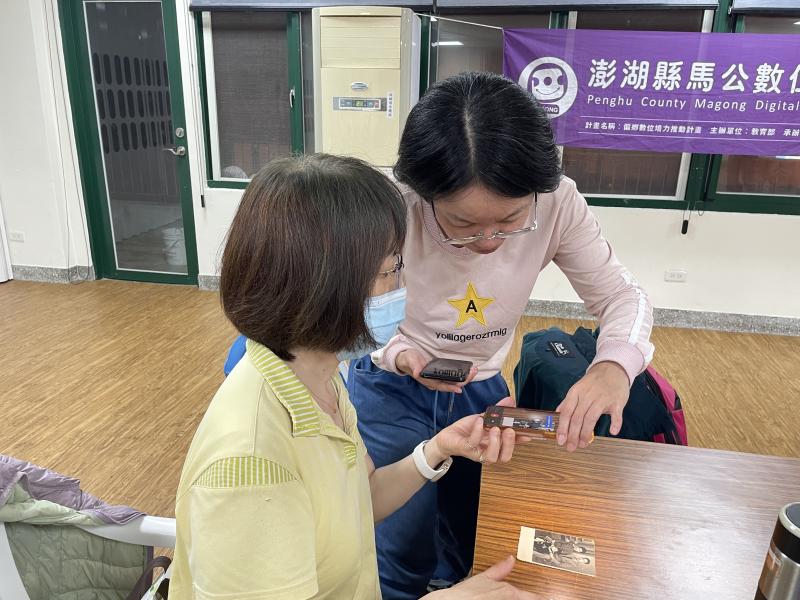 課程中練習老照片翻新:拍攝與保存