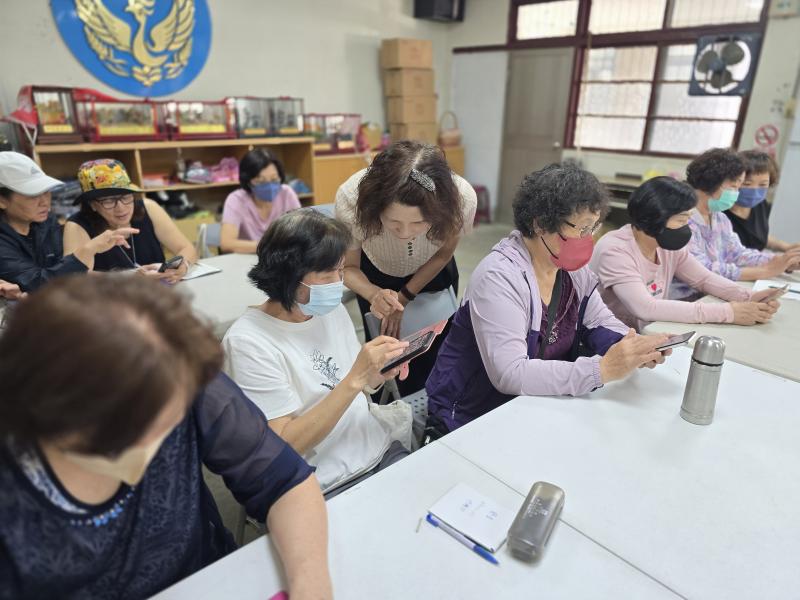 老師解決學員遇到的問題。
