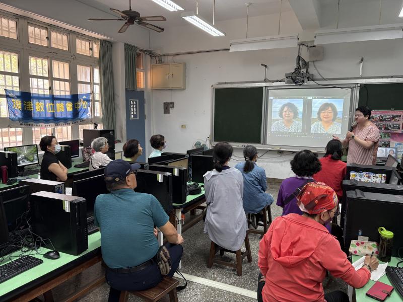 老師向大家講解此次的課程規劃