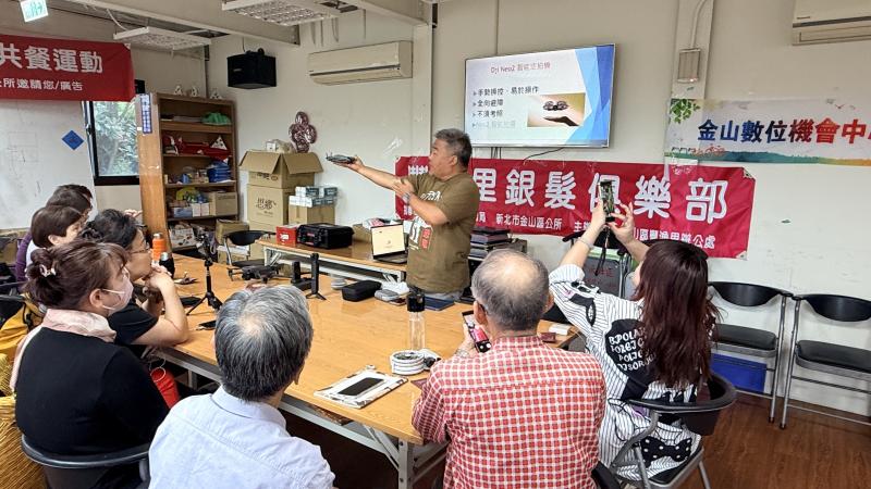 老師講解空拍機法規及空拍機使用方法
