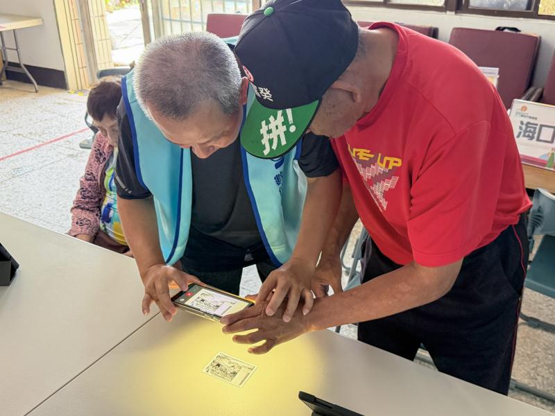 手機APP教學，長輩們親手掃描與修復老照片