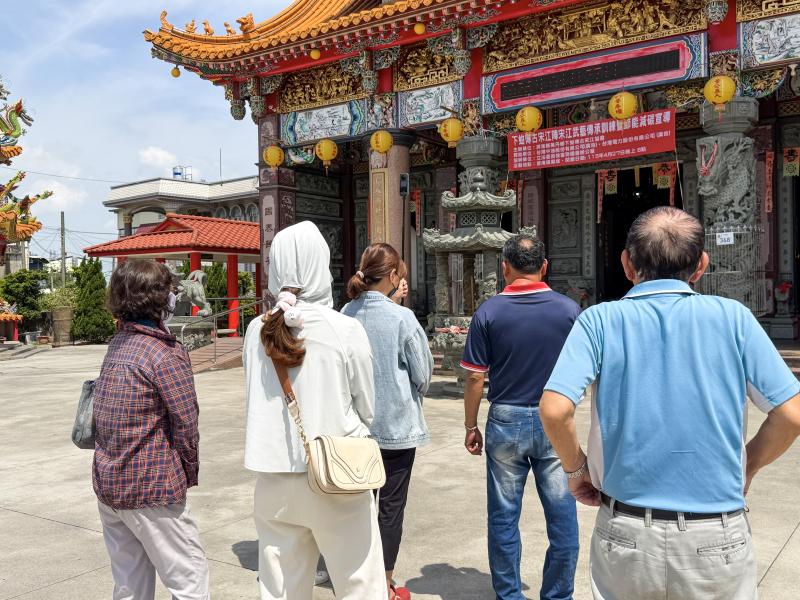 實地拍攝選在廈北社區的普庵壇進行，由社區工作人員擔任解說，帶領大家認識廟宇的歷史脈絡與在地文化，讓影像記錄更具故事性與溫度。