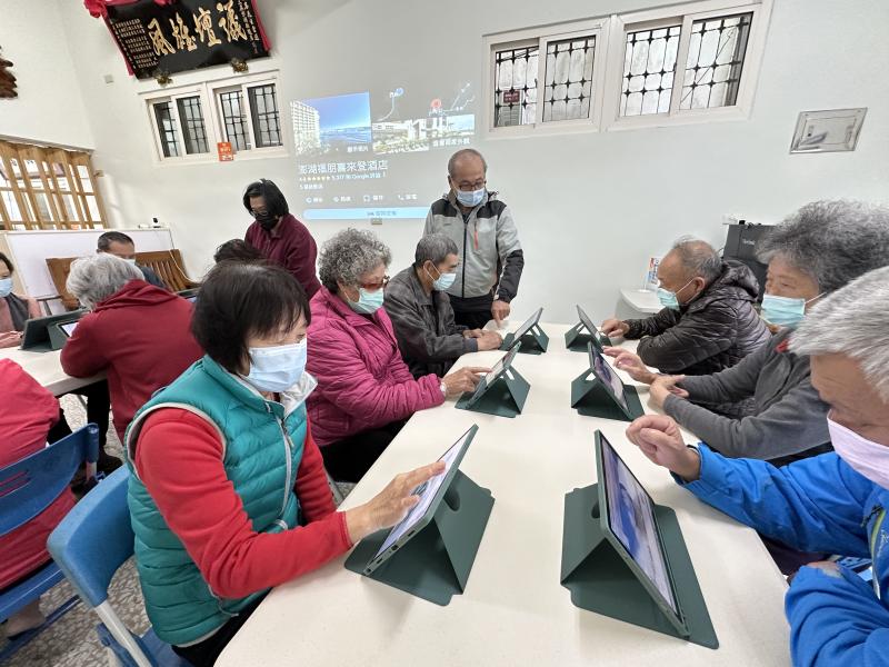 直接搜尋澎湖飯店，大家邊看邊比較，原來自己找住宿沒有想像中困難！