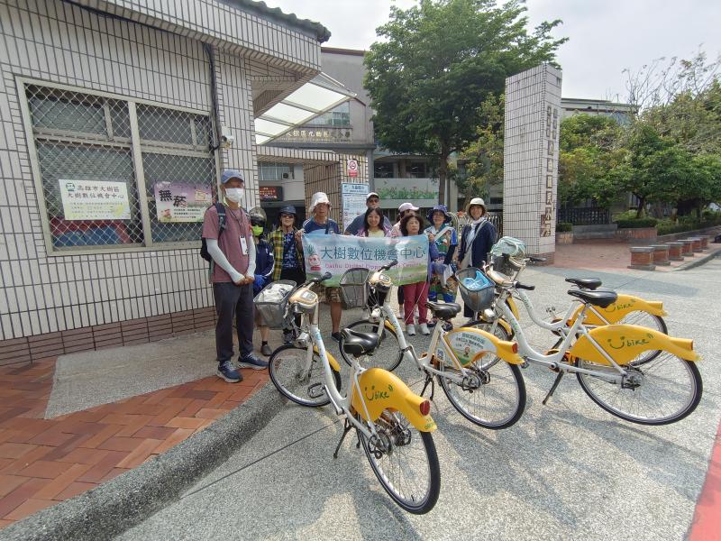 從大樹DOC九曲國小出發，學員搭乘不同交通工具前往水寮社區踏查，一同展開在地文化與古厝花磚的探索之旅。