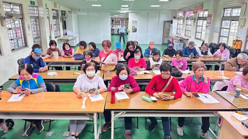 雲端介紹 / 雲端硬碟應用及數位倉儲。